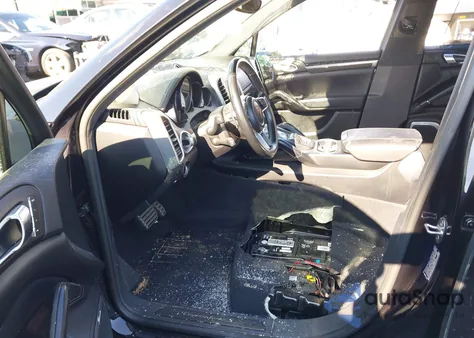 2016 Porsche Cayenne Turbo S z USA, uszkodzony, nr VIN WP1AC2A27GLA86678